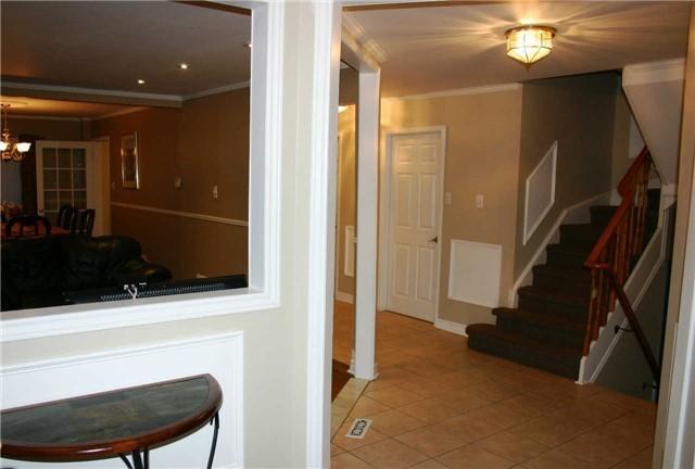 9 Chilmar Cres, House detached with 4 bedrooms, 4 bathrooms and 3 parking in Vaughan ON | Image 2