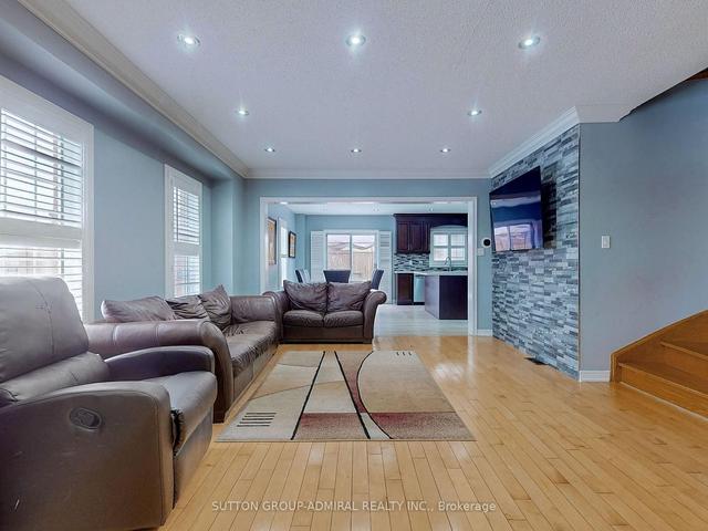 84 Agostino Cres, House semidetached with 3 bedrooms, 4 bathrooms and 4 parking in Vaughan ON | Image 40