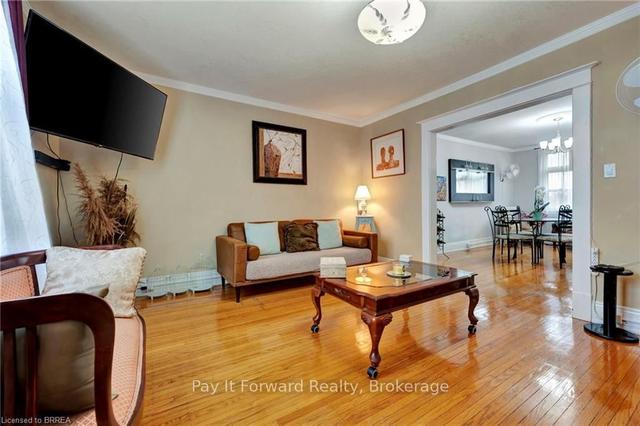 5 - 54 Dufferin Ave, Condo with 2 bedrooms, 1 bathrooms and 1 parking in Brantford ON | Image 4