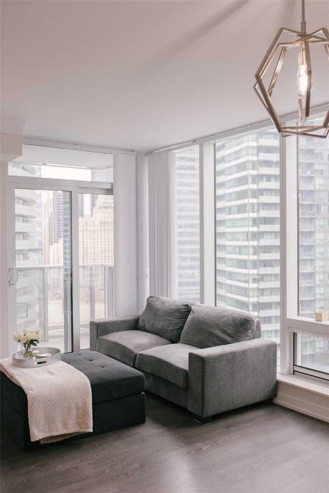 2303 - 10 York St, Condo with 2 bedrooms, 2 bathrooms and 1 parking in Toronto ON | Image 18