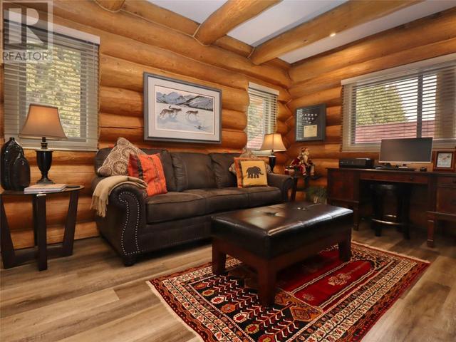 2589 Airstrip Road, House detached with 3 bedrooms, 3 bathrooms and 2 parking in Columbia Shuswap F BC | Image 16