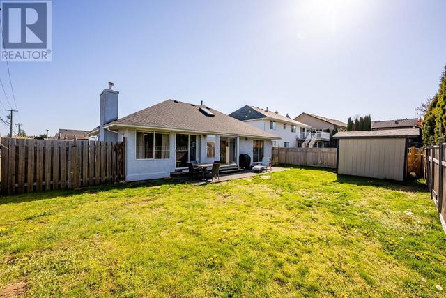 570 Cambridge Dr, House detached with 3 bedrooms, 2 bathrooms and 4 parking in Campbell River BC | Image 2