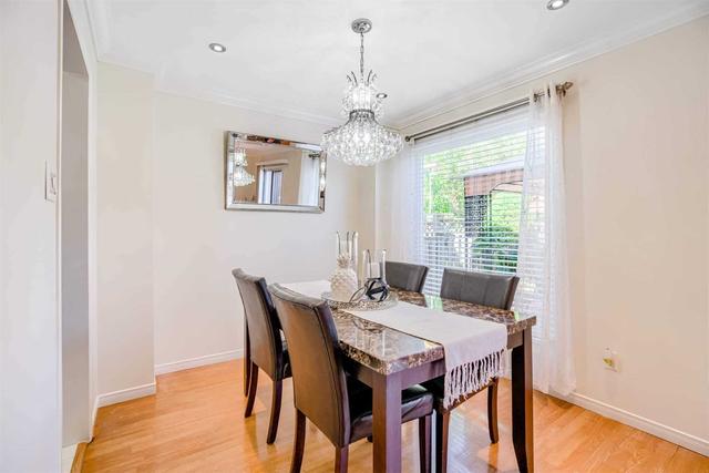 8 Tralee St, House detached with 3 bedrooms, 3 bathrooms and 4 parking in Brampton ON | Image 3