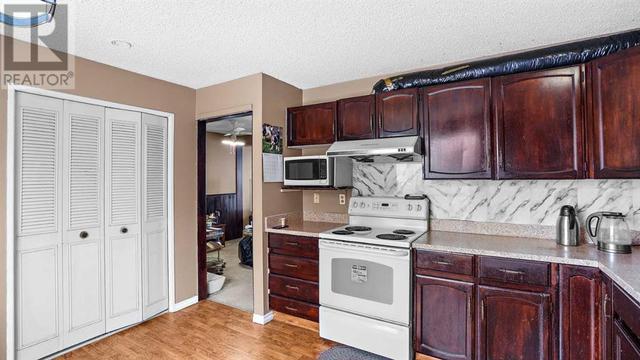 300 Berwick Drive Nw, House detached with 4 bedrooms, 1 bathrooms and 1 parking in Calgary AB | Image 11