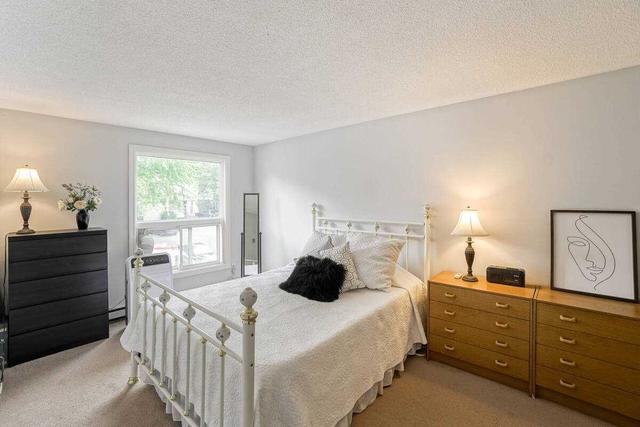 14 Hero Sq, House detached with 3 bedrooms, 1 bathrooms and 2 parking in Brampton ON | Image 9