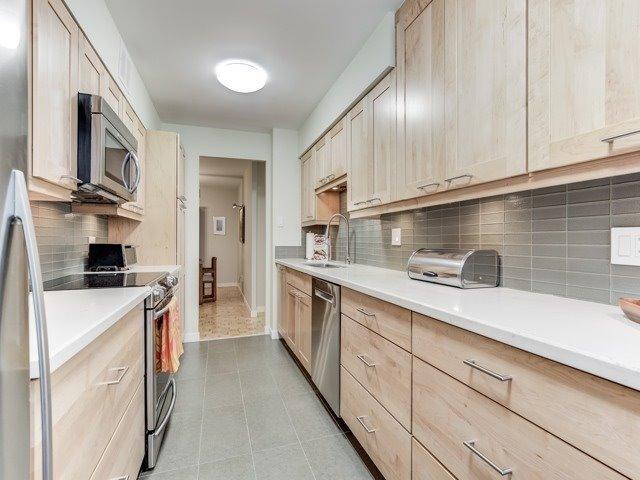 610 - 22 Shallmar Blvd, Condo with 3 bedrooms, 2 bathrooms and 1 parking in Toronto ON | Image 7
