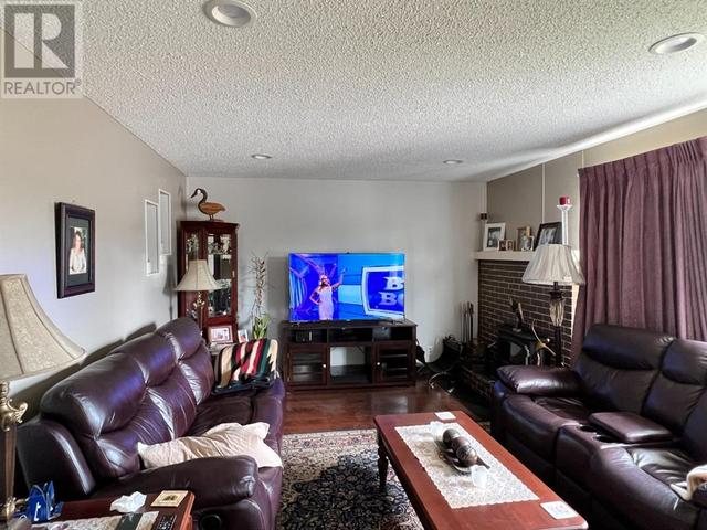 5204 48 Street, House detached with 4 bedrooms, 2 bathrooms and 6 parking in Valleyview AB | Image 7