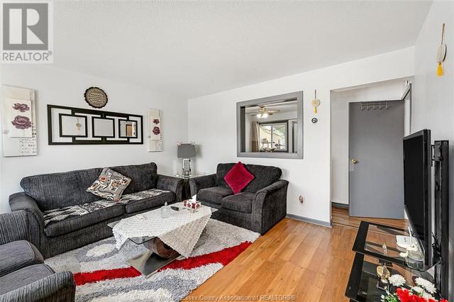 1615 Curry, House semidetached with 3 bedrooms, 1 bathrooms and null parking in Windsor ON | Image 4