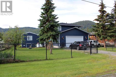3288 Holbrook Road, House detached with 4 bedrooms, 3 bathrooms and null parking in Thompson Nicola P (Rivers and the Peaks) BC | Card Image