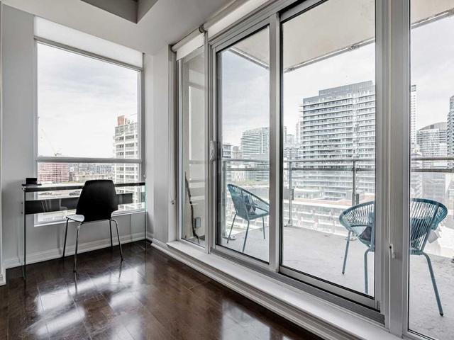 1207 - 628 Fleet St, Condo with 2 bedrooms, 2 bathrooms and 1 parking in Toronto ON | Image 2