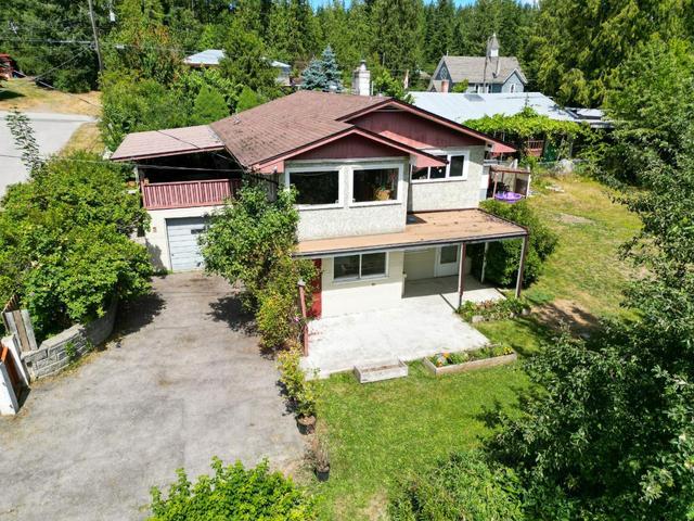 464 Westley Road, House detached with 4 bedrooms, 2 bathrooms and null parking in Central Kootenay E BC | Card Image
