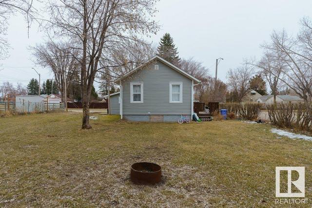 4716 48 Av, House detached with 2 bedrooms, 2 bathrooms and null parking in Wetaskiwin AB | Image 2