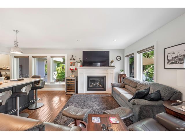 3070 Hillview Court, House detached with 4 bedrooms, 2 bathrooms and 8 parking in Surrey BC | Image 6
