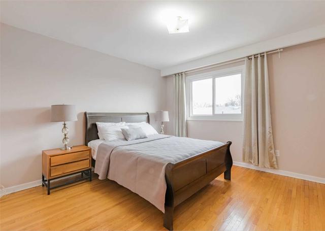 184 Shawnee Circ, House semidetached with 5 bedrooms, 4 bathrooms and 4 parking in Toronto ON | Image 13
