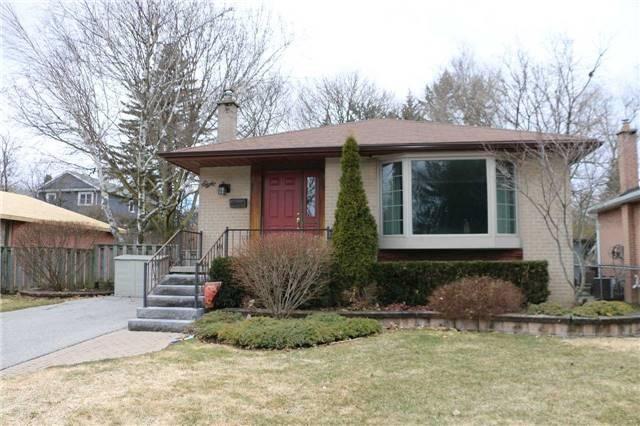 8 Algonquin Cres, House detached with 3 bedrooms, 2 bathrooms and 4 parking in Aurora ON | Image 1