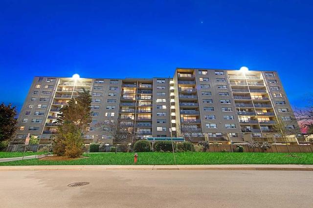 1001 - 15 Nicklaus Dr, Condo with 3 bedrooms, 1 bathrooms and 1 parking in Hamilton ON | Image 1