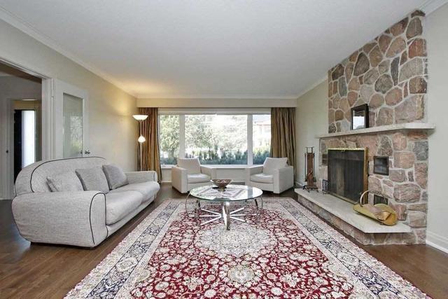 7 Berkindale Dr, House detached with 4 bedrooms, 3 bathrooms and 6 parking in Toronto ON | Image 13