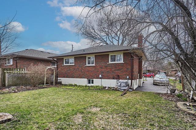 17 Rockcliffe St, House detached with 3 bedrooms, 2 bathrooms and 6 parking in Oshawa ON | Image 31