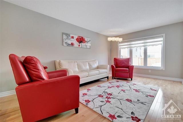 21 Fallengale Crescent, Townhouse with 3 bedrooms, 3 bathrooms and 2 parking in Ottawa ON | Image 6
