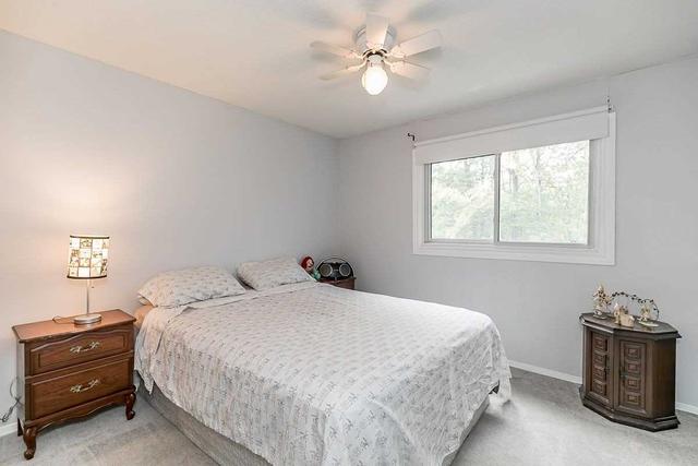 67 Burns Circ, House attached with 3 bedrooms, 1 bathrooms and 3 parking in Barrie ON | Image 18