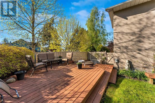 781 Cameo St, House detached with 5 bedrooms, 3 bathrooms and 4 parking in Saanich BC | Image 19