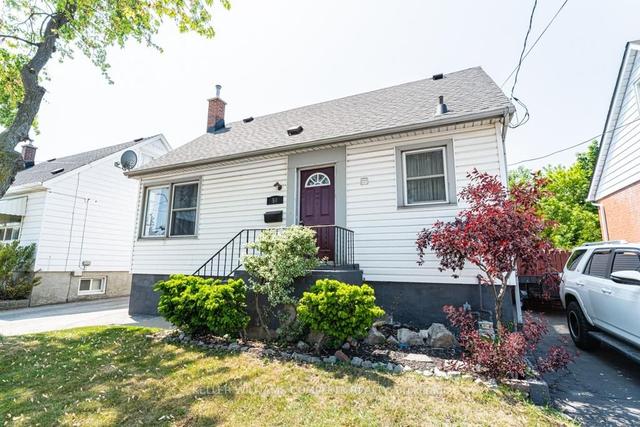 50 East 11th St, House detached with 3 bedrooms, 3 bathrooms and 3 parking in Hamilton ON | Image 1