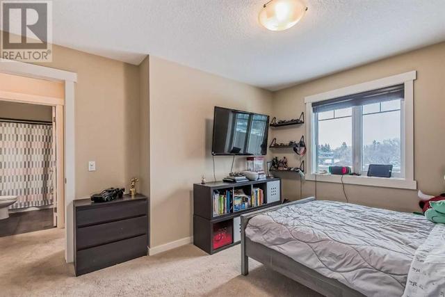 128 Mike Ralph Way Sw, House detached with 4 bedrooms, 3 bathrooms and 2 parking in Calgary AB | Image 31