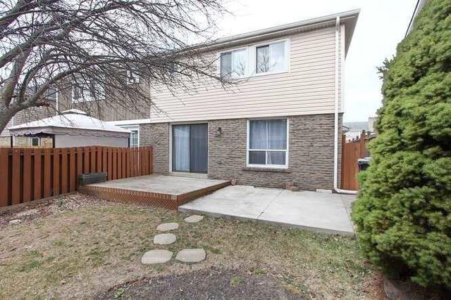8 Nottawasaga Cres, House semidetached with 3 bedrooms, 4 bathrooms and 3 parking in Brampton ON | Image 35