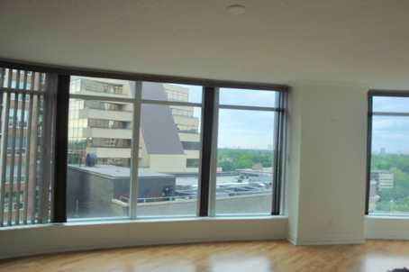 1002 - 8 Scollard St, Condo with 2 bedrooms, 2 bathrooms and 1 parking in Toronto ON | Image 4