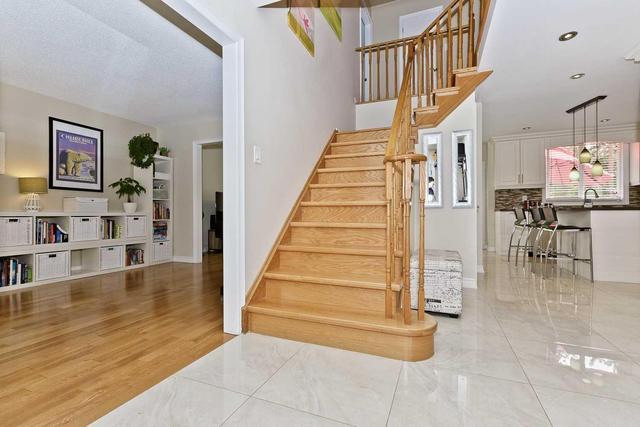 159 Romain Cres, House detached with 4 bedrooms, 4 bathrooms and 2 parking in Oakville ON | Image 3
