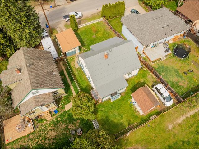 555 5th Ave, House detached with 6 bedrooms, 3 bathrooms and 4 parking in Castlegar BC | Image 6