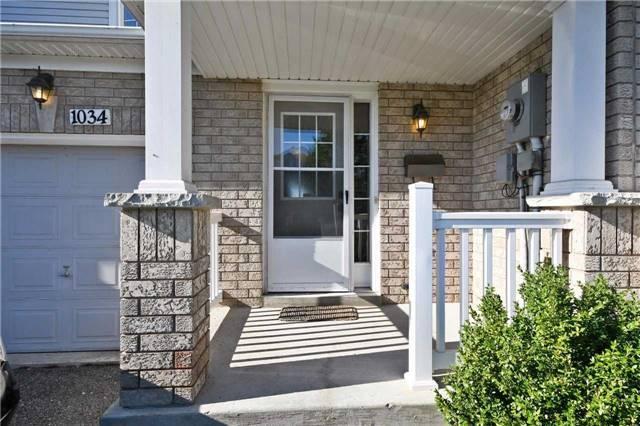 1034 Southport Dr, House attached with 3 bedrooms, 3 bathrooms and 2 parking in Oshawa ON | Image 3