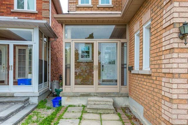 265 Milliken Meadows Dr, House attached with 3 bedrooms, 4 bathrooms and 4 parking in Markham ON | Image 2