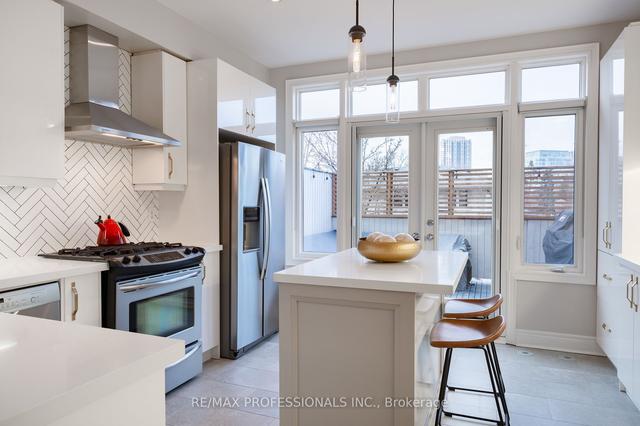 66 Lobo Mews, House attached with 3 bedrooms, 2 bathrooms and 2 parking in Toronto ON | Image 32