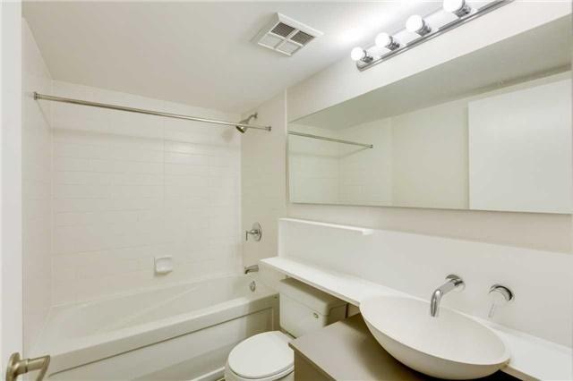 3708 - 15 Fort York Blvd, Condo with 2 bedrooms, 2 bathrooms and 1 parking in Toronto ON | Image 8