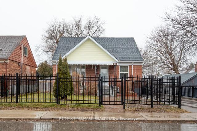 56 Wolcott Ave, House detached with 3 bedrooms, 3 bathrooms and 4 parking in Toronto ON | Image 1