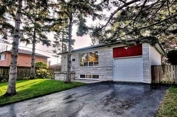 81 Rowatson Rd, House detached with 3 bedrooms, 2 bathrooms and 2 parking in Toronto ON | Image 2