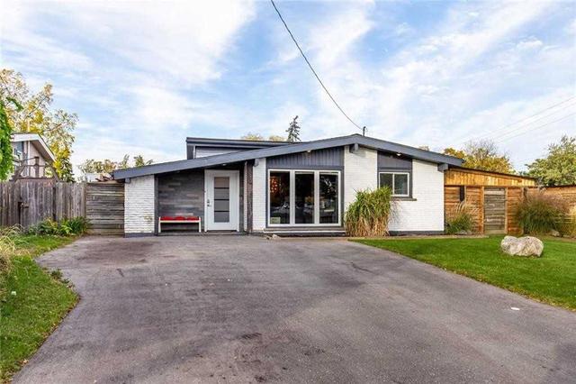 110 Buckingham Dr, House detached with 2 bedrooms, 2 bathrooms and 4 parking in Hamilton ON | Image 1