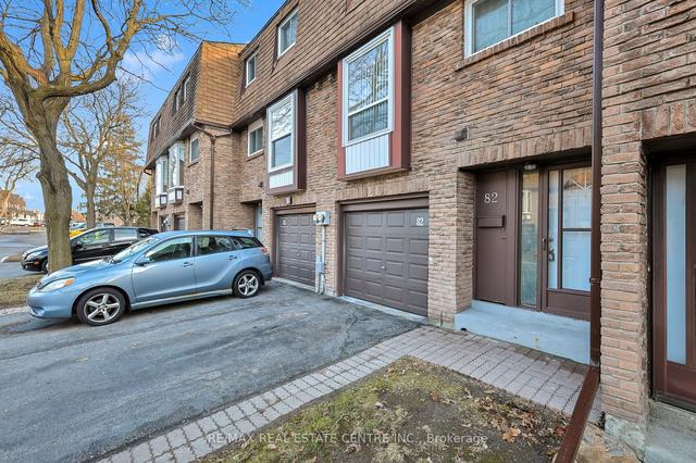 82 - 222 Pearson St, Townhouse with 3 bedrooms, 1 bathrooms and 2 parking in Oshawa ON | Image 1
