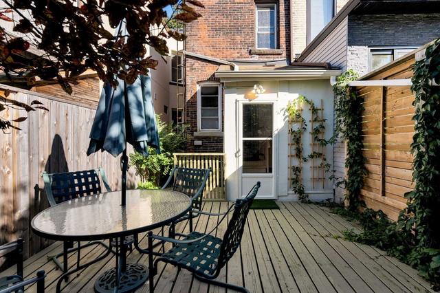 932 Manning Ave, House attached with 4 bedrooms, 2 bathrooms and 0 parking in Toronto ON | Image 10