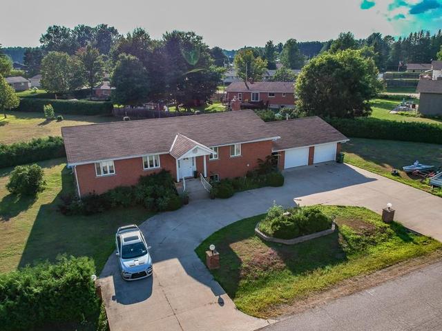 690 Pineridge Crescent, House detached with 4 bedrooms, 3 bathrooms and 10 parking in Petawawa ON | Image 5