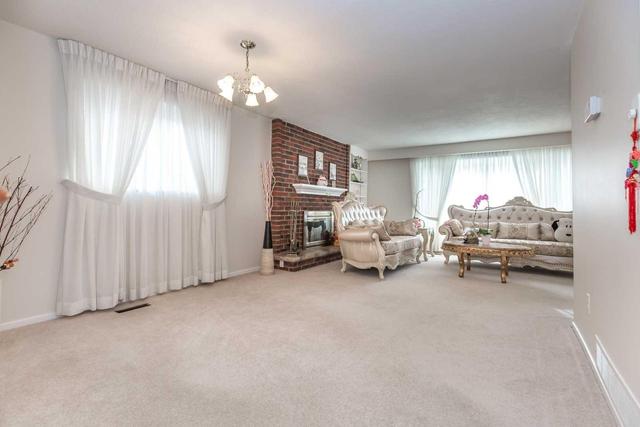10 Lewin Cres, House detached with 3 bedrooms, 2 bathrooms and 2 parking in Ajax ON | Image 8