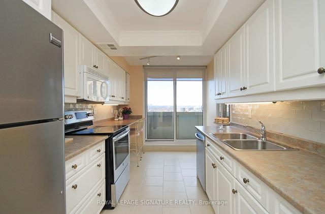 2005 - 75 Wynford Hts Cres, Condo with 3 bedrooms, 2 bathrooms and 2 parking in Toronto ON | Image 6