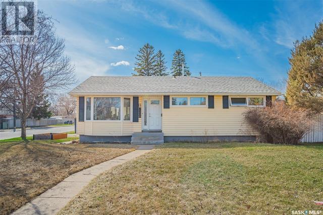 2338 Dufferin Avenue, House detached with 4 bedrooms, 2 bathrooms and null parking in Saskatoon SK | Image 1