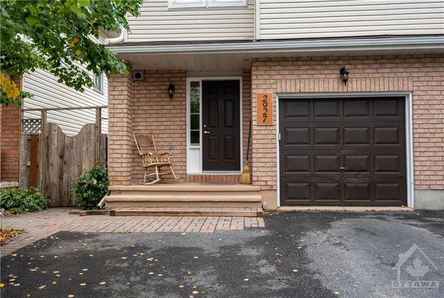 2927 Millstream Way, Townhouse with 3 bedrooms, 4 bathrooms and 4 parking in Ottawa ON | Card Image