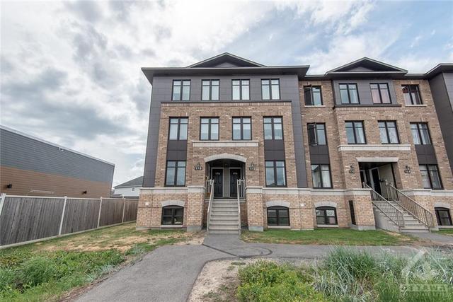 172 Bluestone Private, House attached with 2 bedrooms, 3 bathrooms and 1 parking in Ottawa ON | Image 2