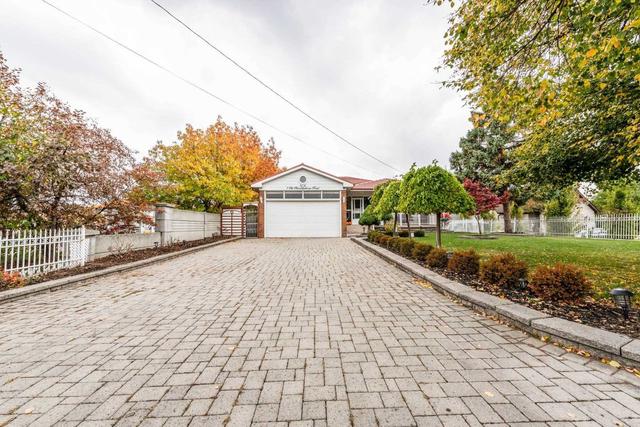 7 Old Burnhamthorpe Rd, House detached with 3 bedrooms, 2 bathrooms and 8 parking in Toronto ON | Card Image