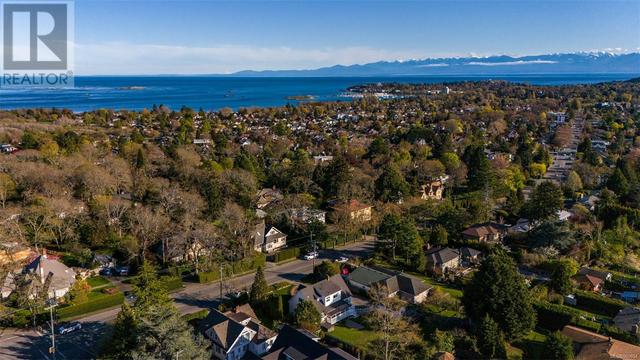 3084 Cadboro Bay Rd, House detached with 5 bedrooms, 3 bathrooms and 2 parking in Oak Bay BC | Image 64