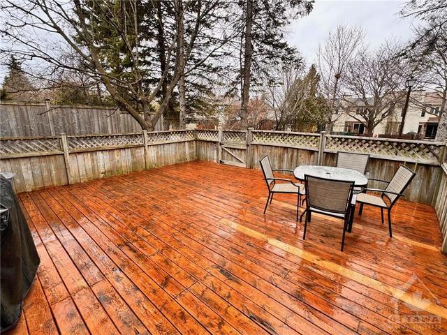 12 Scarlet Court, Townhouse with 3 bedrooms, 3 bathrooms and 3 parking in Ottawa ON | Image 24