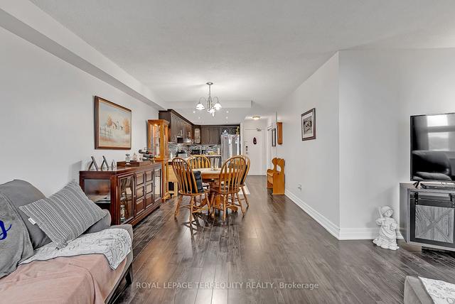 1105 - 4 Lisa St, Condo with 3 bedrooms, 2 bathrooms and 1 parking in Brampton ON | Image 5